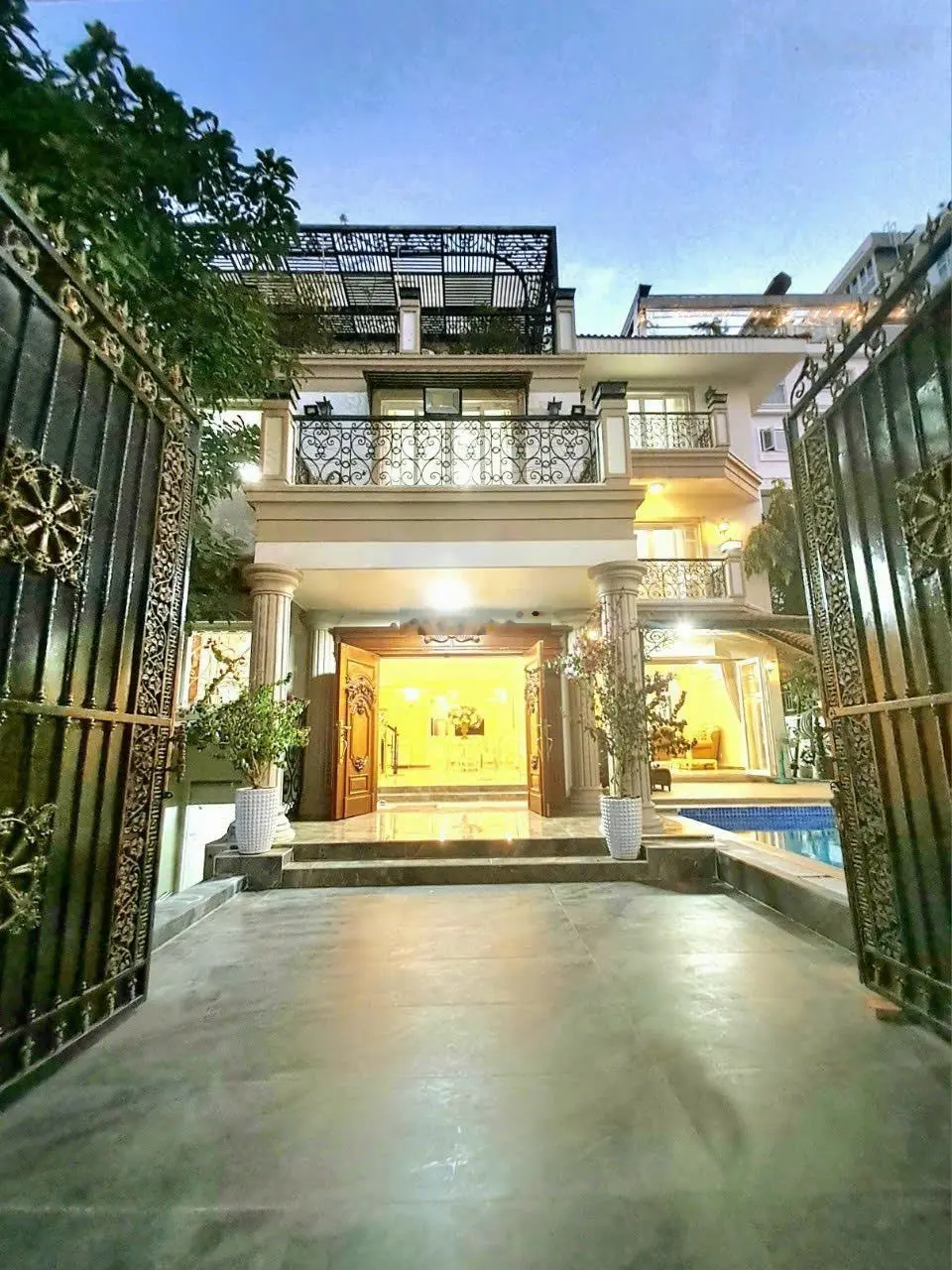 Chính chủ cần bán Biệt Thự Thảo Điền 434m2, ngang 17m, hầm, 3 lầu. full nội thất, 85 tỷ TL.