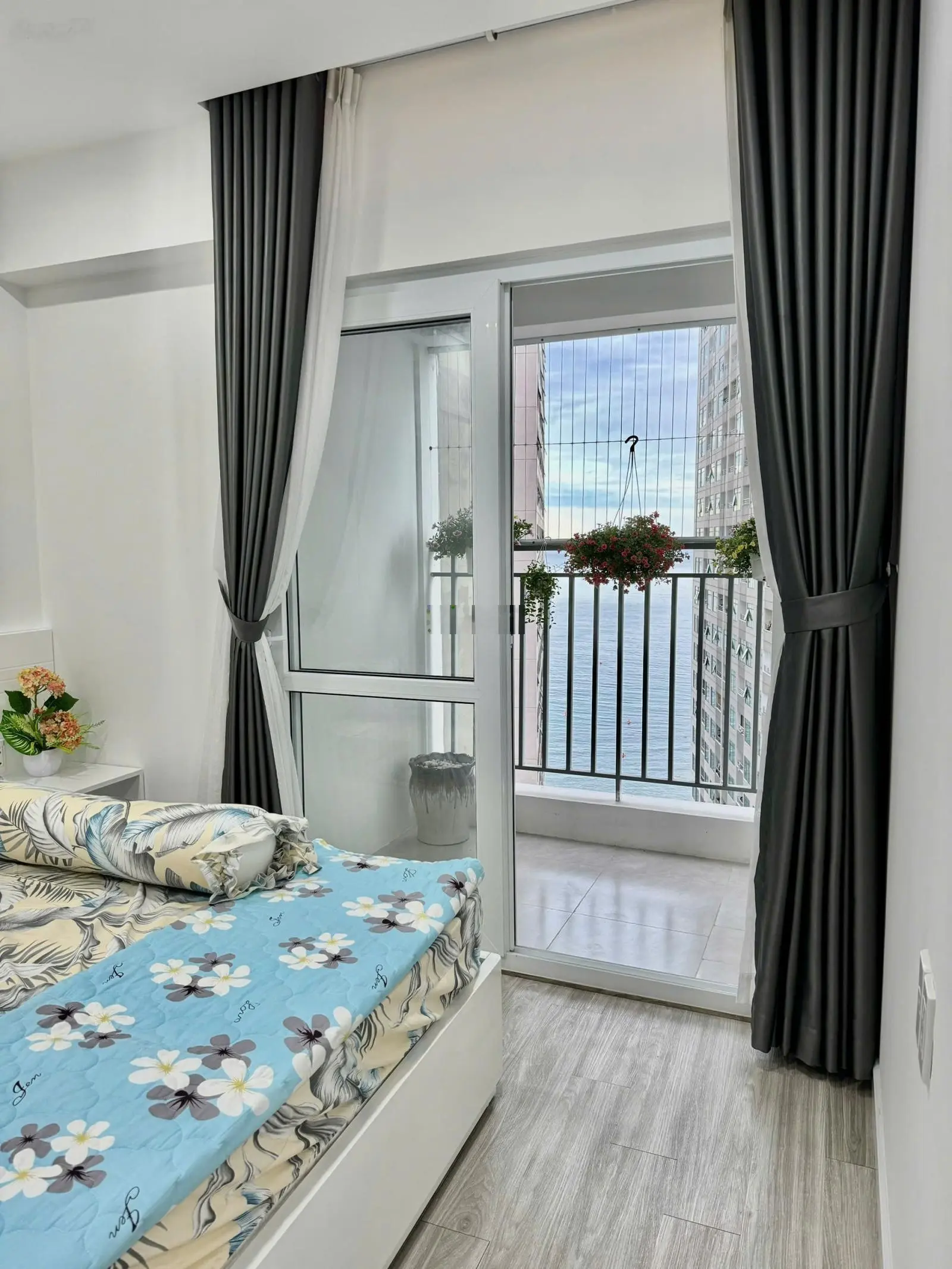 Chính chủ cần bán căn hộ biển 2318 tòa OC3 Ban công siêu mát