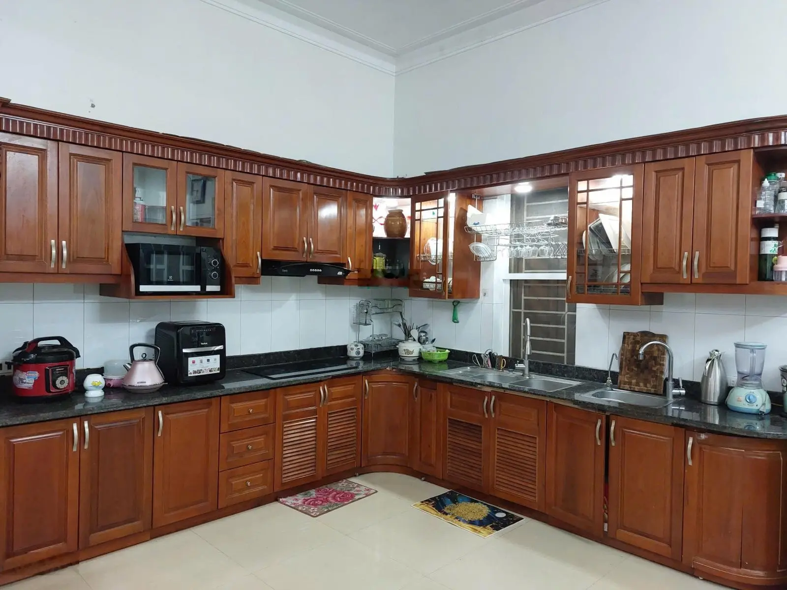 Cần bán nhanh căn nhà 3.5 tầng ngay cạnh siêu thị Dabaco gần CC Park View