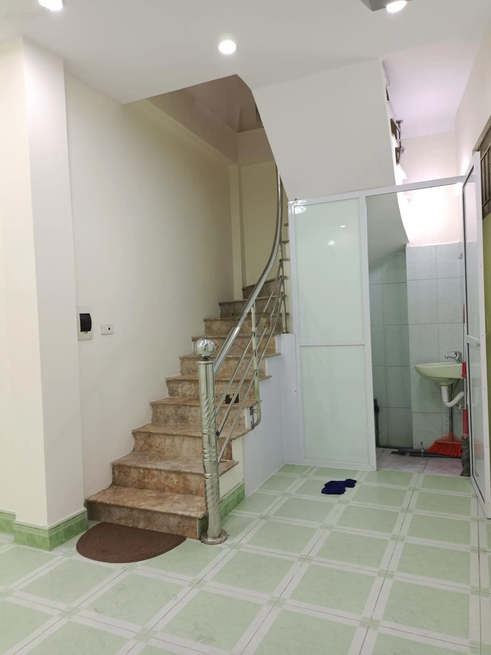 Bán nhà phố phùng 40m2, 2 tầng 4m mặt 5.9 tỷ
