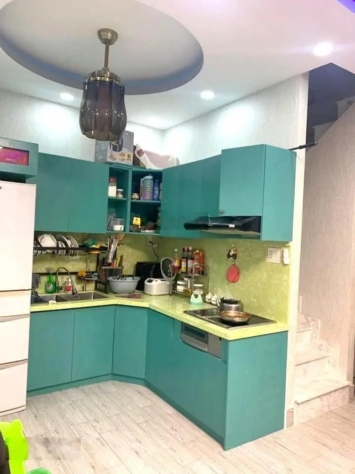 Nhà 30,7 m2 (ngang 6,6 m), 4 tầng 3pn, gần ra mặt tiền Hoàng Sa Q1. 6,9 tỷ