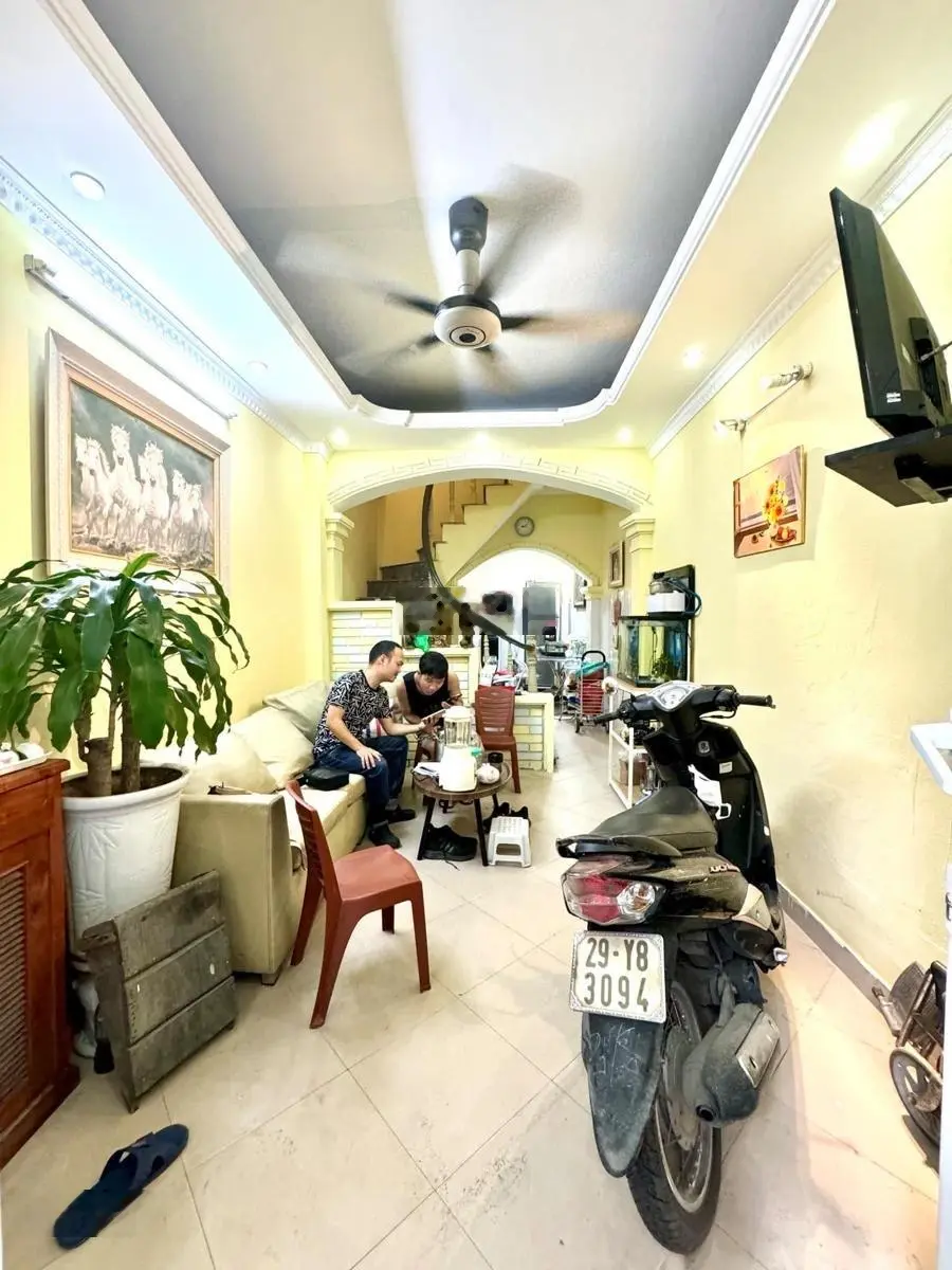 Cần bán nhà riêng Khương Đình! Nhà đẹp, gần phố, ngõ 2,5m, 2 thoáng, chỉ 6x tỉ.
