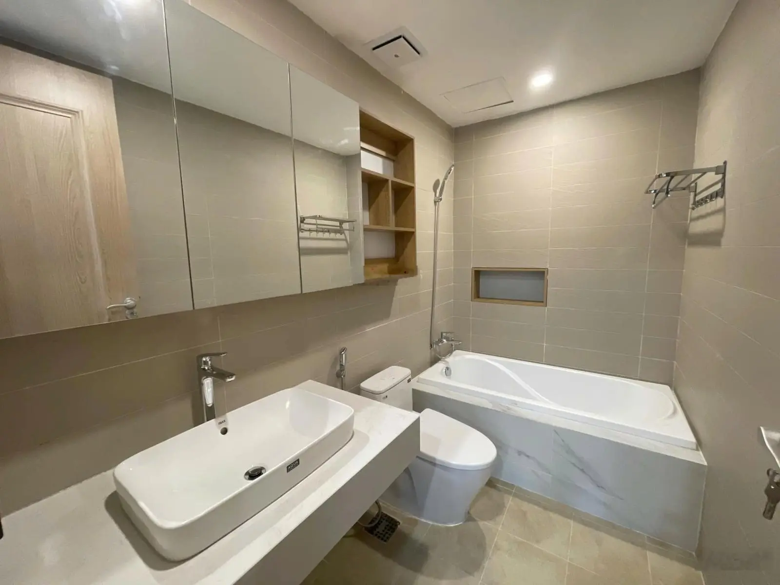 Bán căn hộ 3 PN 150m2 tại Mailand Hanoi City, nhà đã sửa lại đẹp