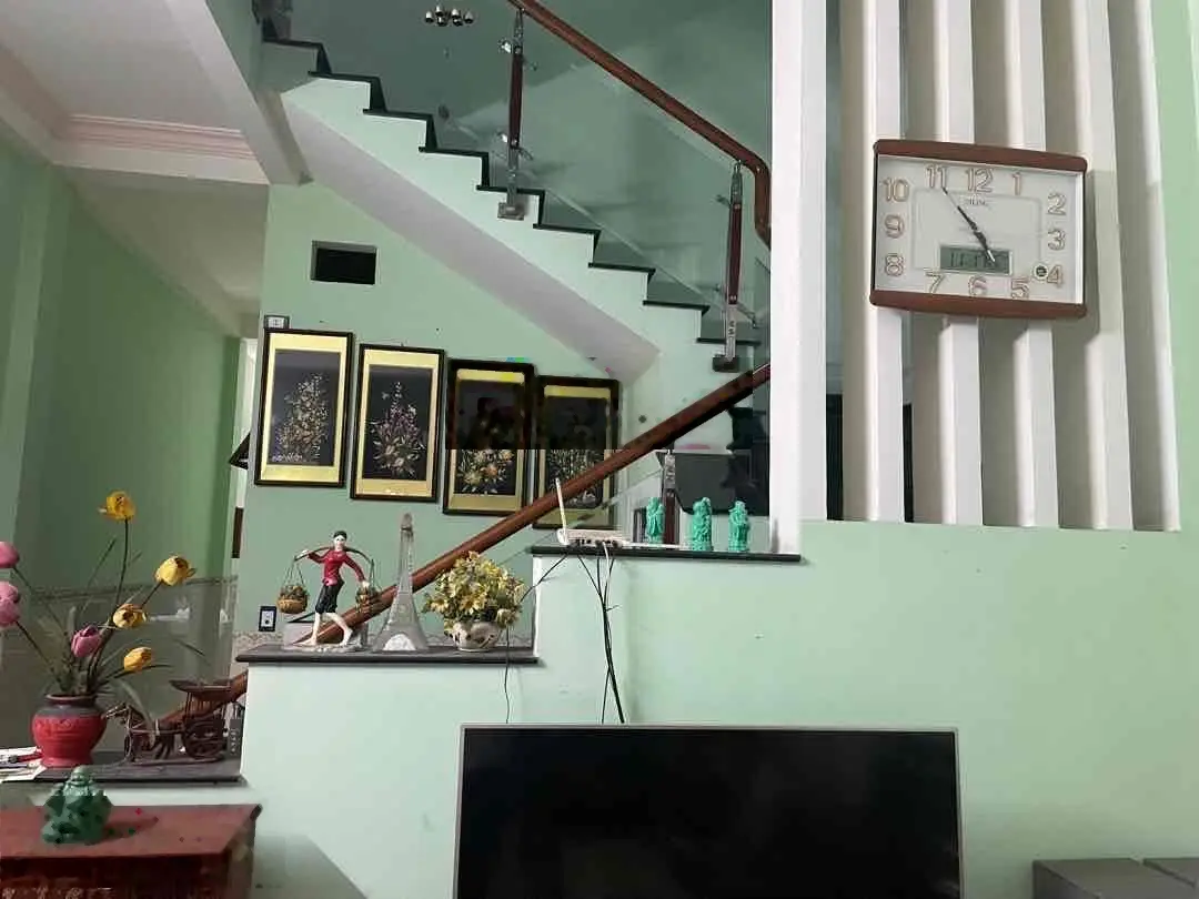 Cắt lỗ 500 tr bán nhanh nhà mặt tiền Hoài Thanh, gần trường ĐH Kinh Tế đường Chương Dương