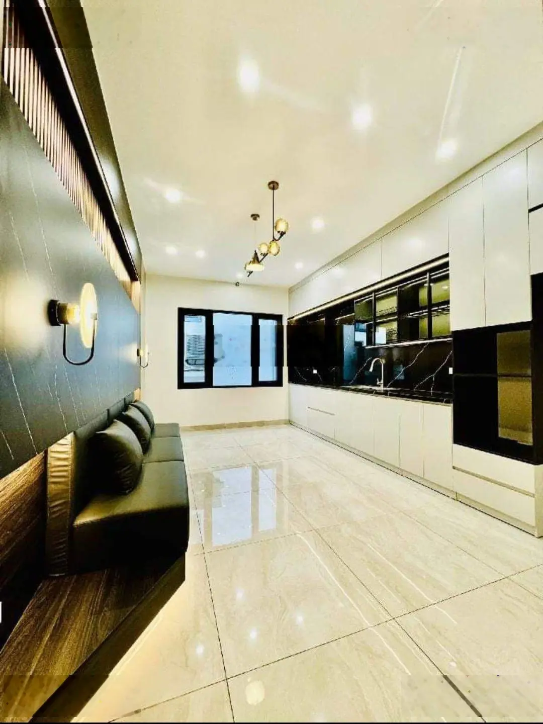 Chính chủ gửi bán nhà mặt phố Nghi Tàm, diện tích 85m2, 5 tầng full nội thất