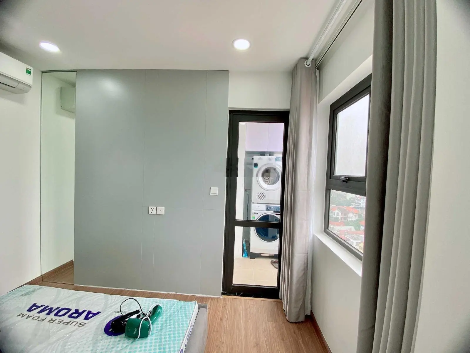 Chính chủ cần bán gấp căn 2PN, tòa L3. Diện tích 57m2, giá bán 2.9 tỷ Le Grand Jardin