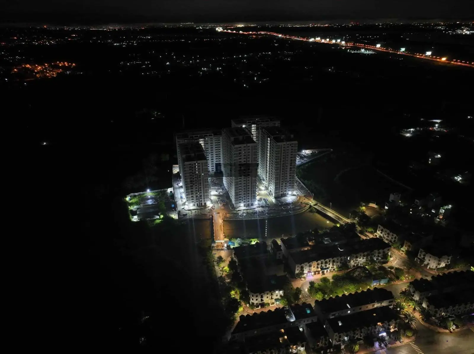 Bán căn MT Eastmark City 65m2 tầng 8, giá 2,5 tỷ chênh 250tr, bao thuế phí