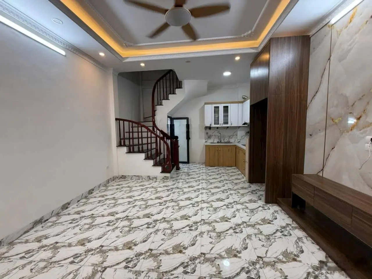 Nhà đẹp giá rẻ nhất tại 541 Bát Khối. 5 tầng. Ngõ nông rộng. Xây mới. Có thương lượng