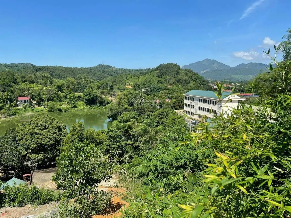 Căn này cũng được đấy. Có tiền mua chơi cũng hay. Tại Kỳ Sơn, Hòa Bình