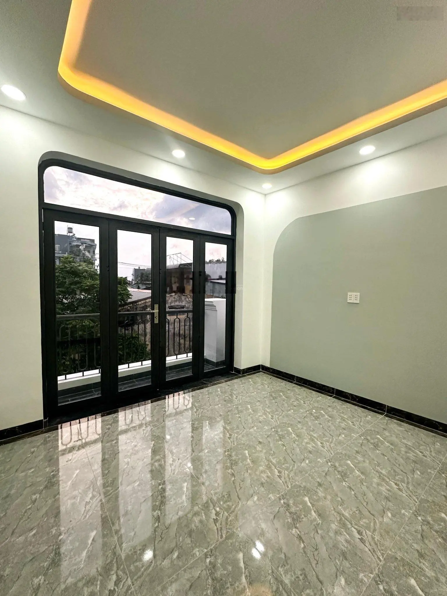 Giá tốt nhất khu vực - Nhà mới xây kiểu Châu Âu - HXH vào tới cửa. Sát bờ sông SG thoáng mát.