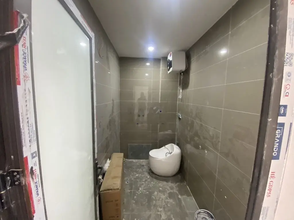 nhà kinh doanh sầm uất, đường thông,2 ô tô tránh nhau tại Trang Quan.