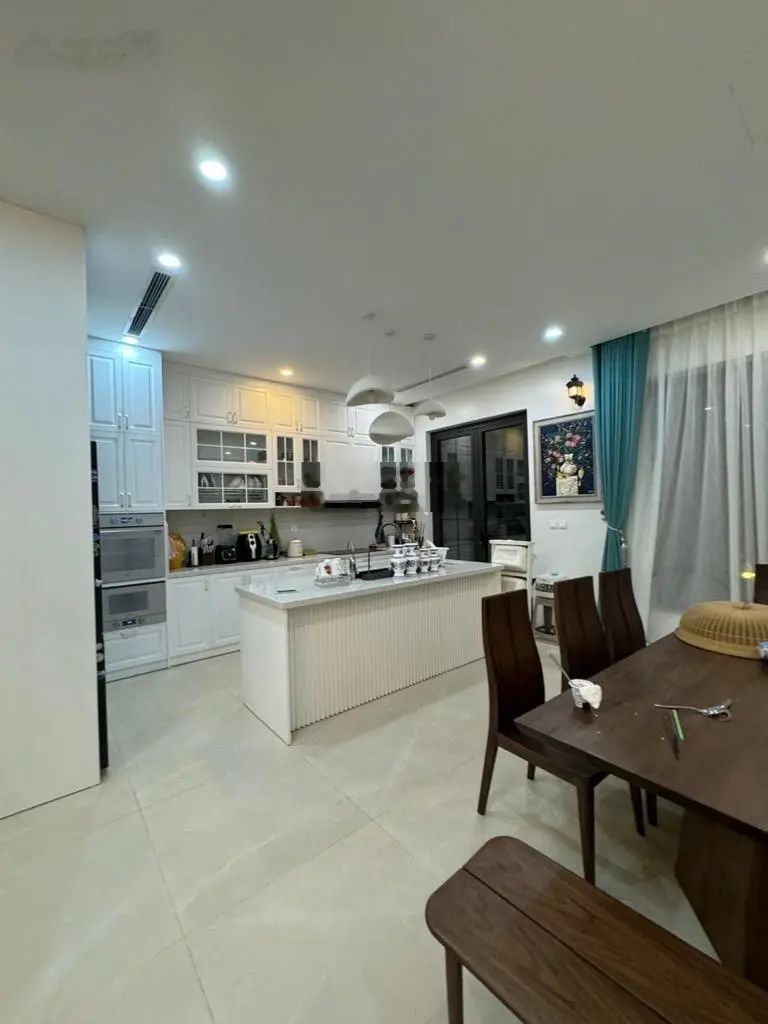 Chính chủ cần bán căn biệt thự nằm trong khu đô thị đáng sống nhất Việt Nam Vinhomes riverside