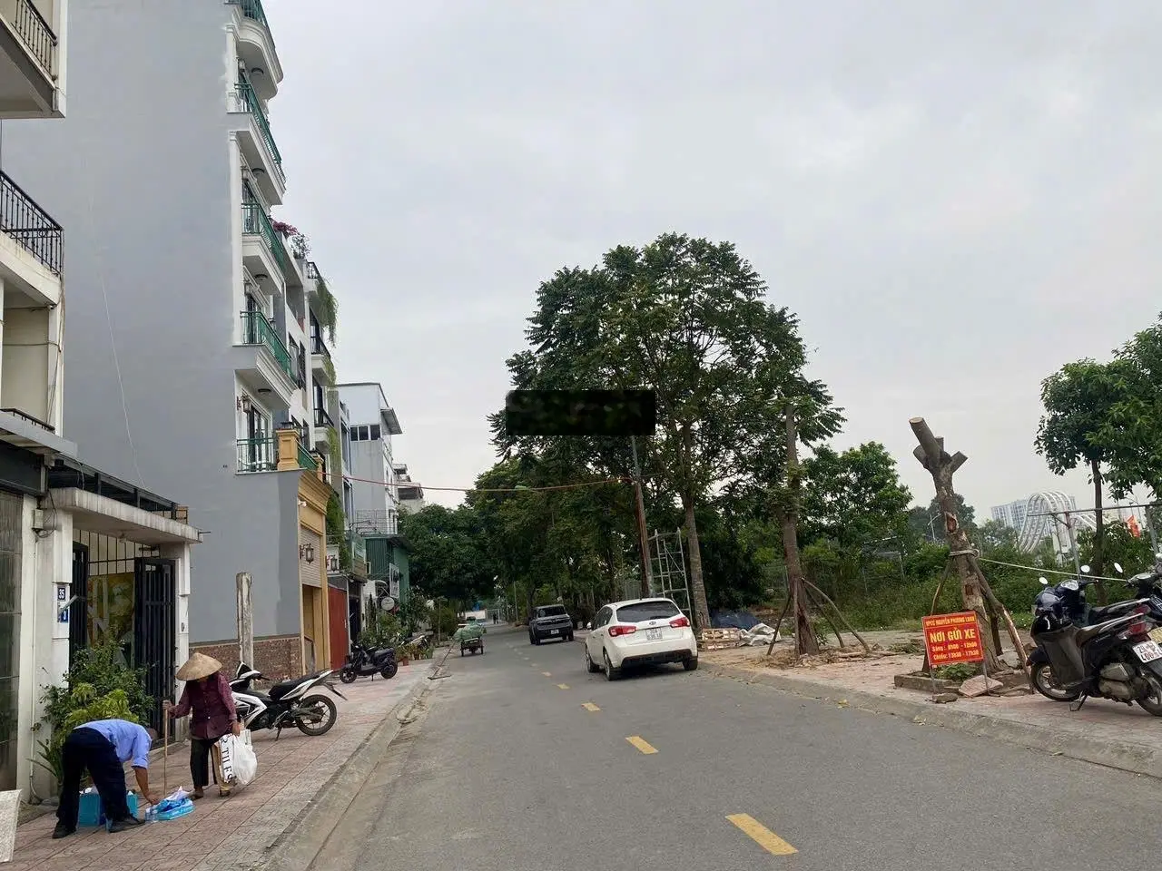 Bán đất khu BT4 vỉa hè, 3 oto tránh cách 1 nhà là mp, 92m2 MT: 6m giá: 14,8tỷ (còn tl). Giá đầu tư