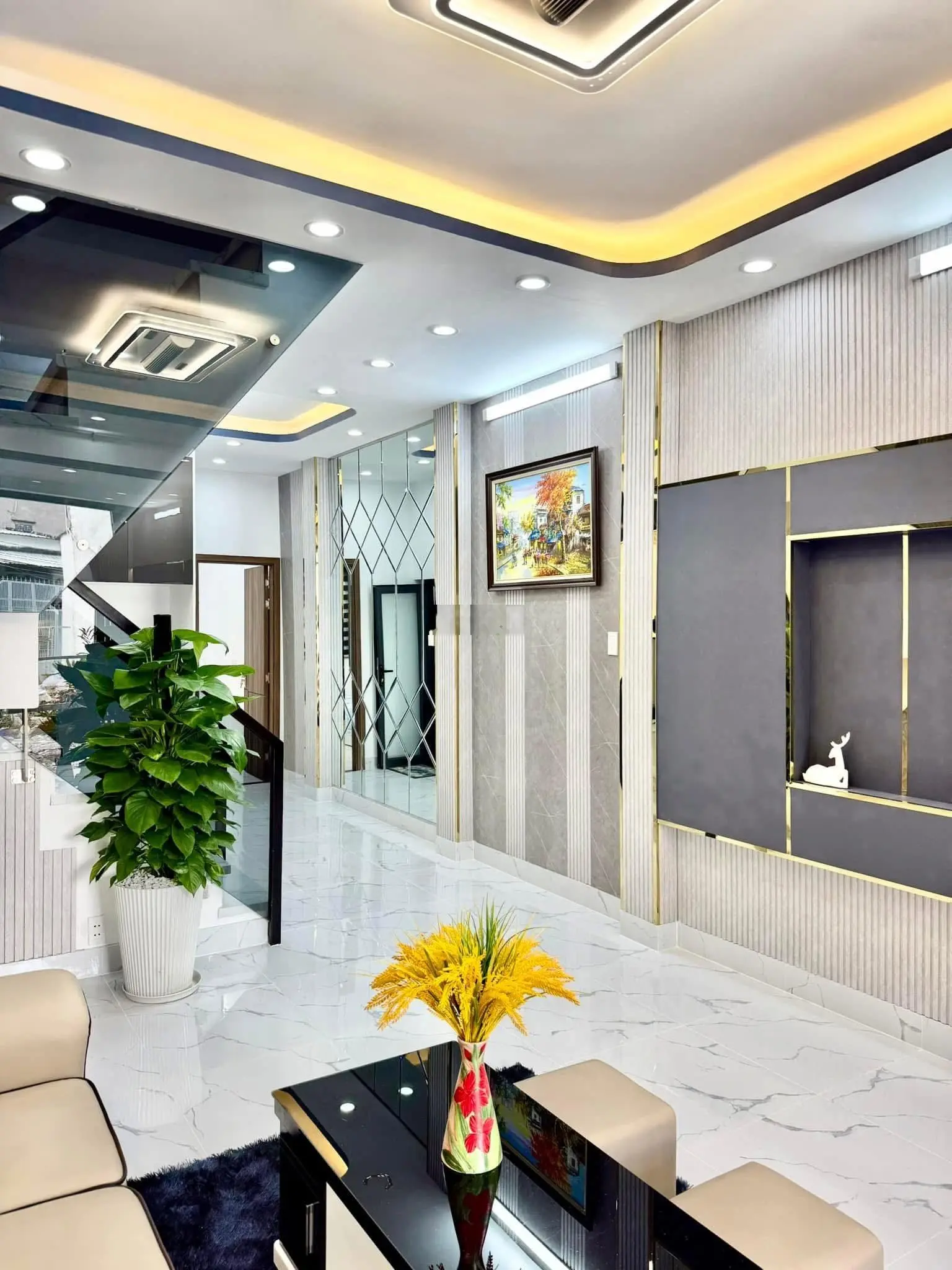 Nhà sổ hồng riêng chỉ 1 sẹc - có phòng tầng trệt cho người lớn tuổi