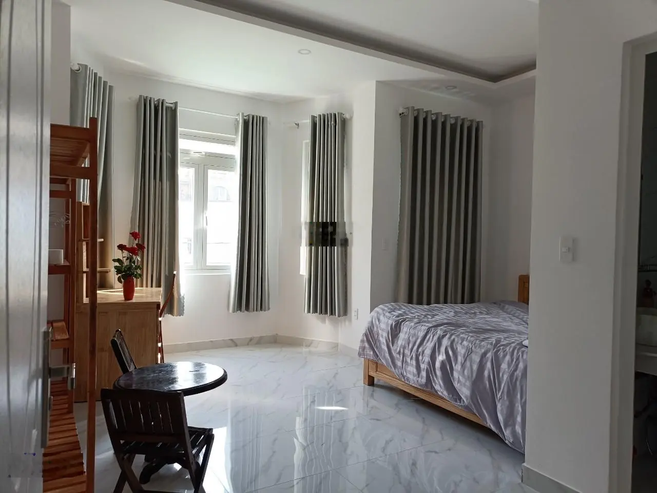 Nhà liên kế đường Phạm Hồng Thái. Đường nhựa ô tô 5m, thích hợp an cư, đầu tư kinh doanh. Giá 13 tỷ