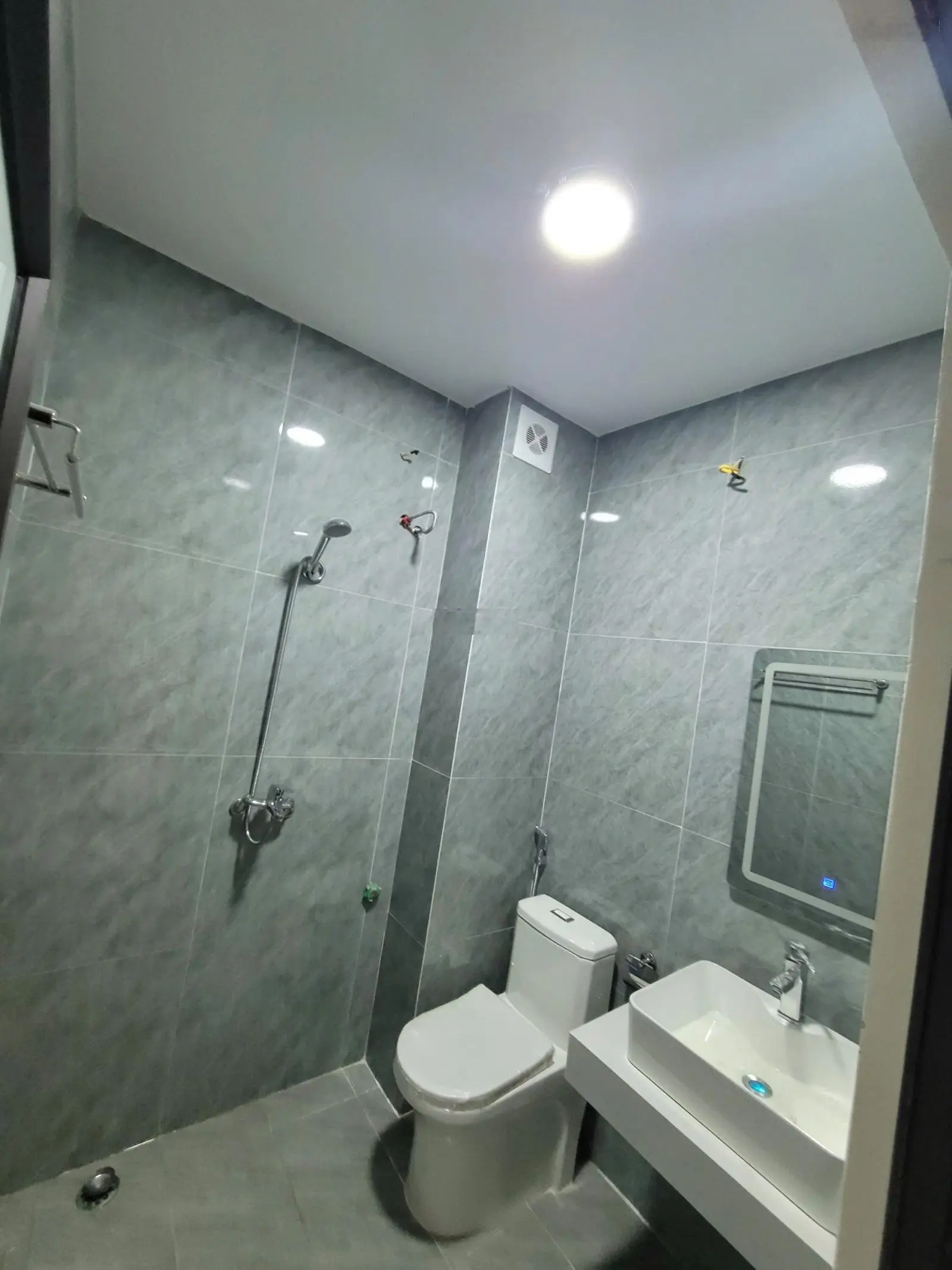 Chính chủ bán gấp nhà 40m2, xây mới 5 tầng ở luôn sát khu đô thị Đô Nghĩa, oto tránh đỗ vài bước