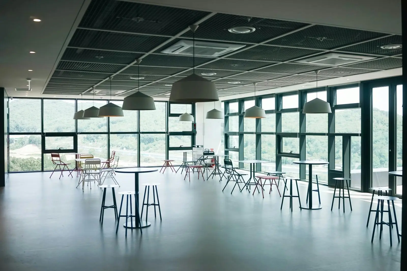 Cơ hội đầu tư: Building Cộng Hòa 2 MT - DT: 8 x 30m CN: 235.64m2 6 tầng - HĐT 195 triệu - 72 tỷ