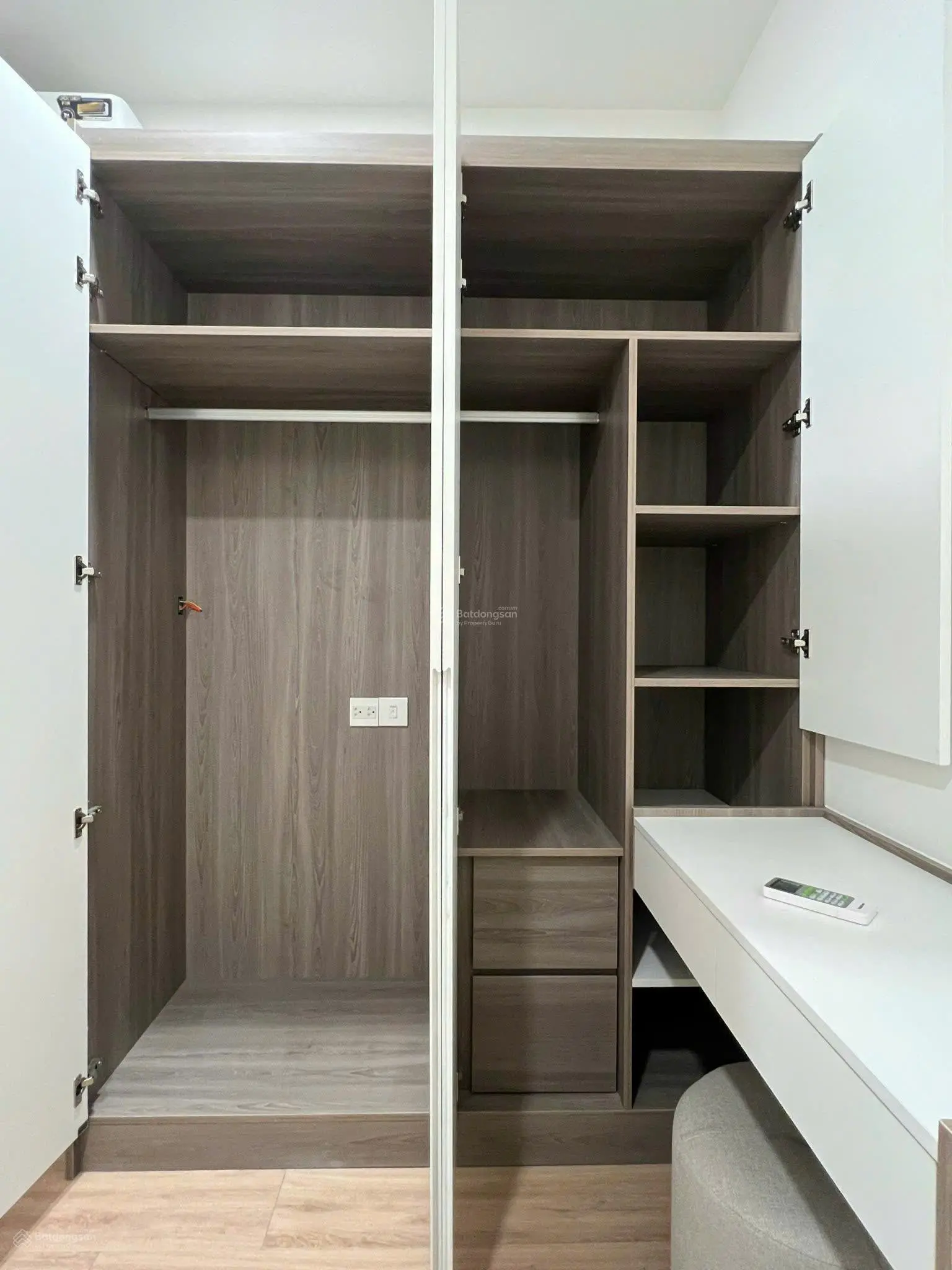 Bán căn hộ Soho Residence 2PN DT 50m2 Giá 5.7 tỷ tầng cao view thoáng PKD Novaland