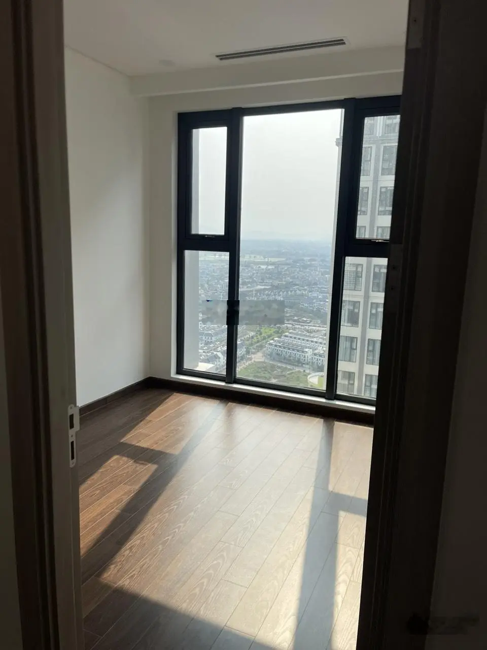 Chính chủ bán chuyển nhượng căn 1N cộng 43m2 tại toà A Masteri gía: 2,8 tỷ lh: 0963 882 ***