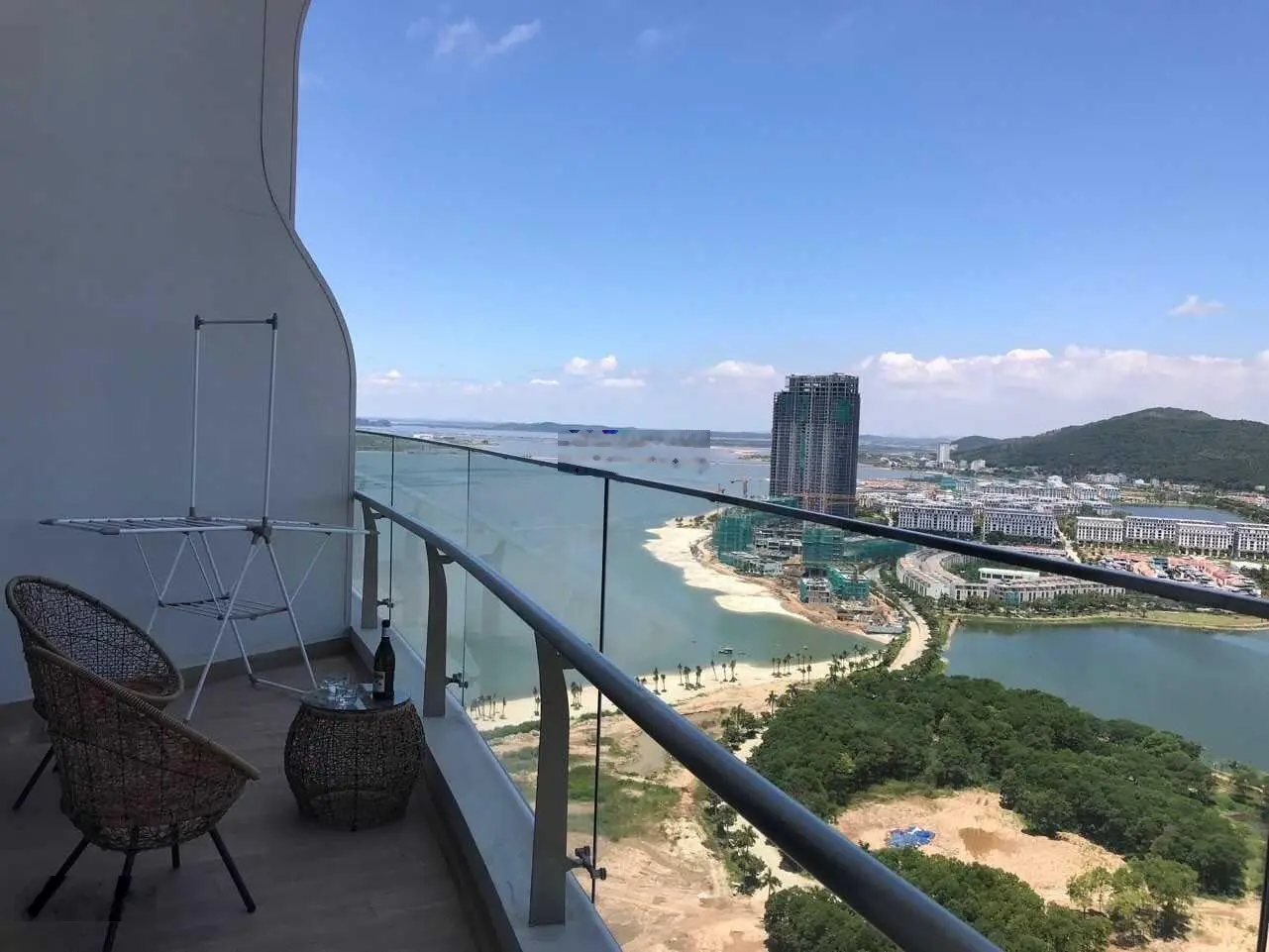 Bán penthouse 2 ngủ view trực diện Vịnh Hạ Long, full đồ, Duplex, giá cực tốt 0906 879 ***
