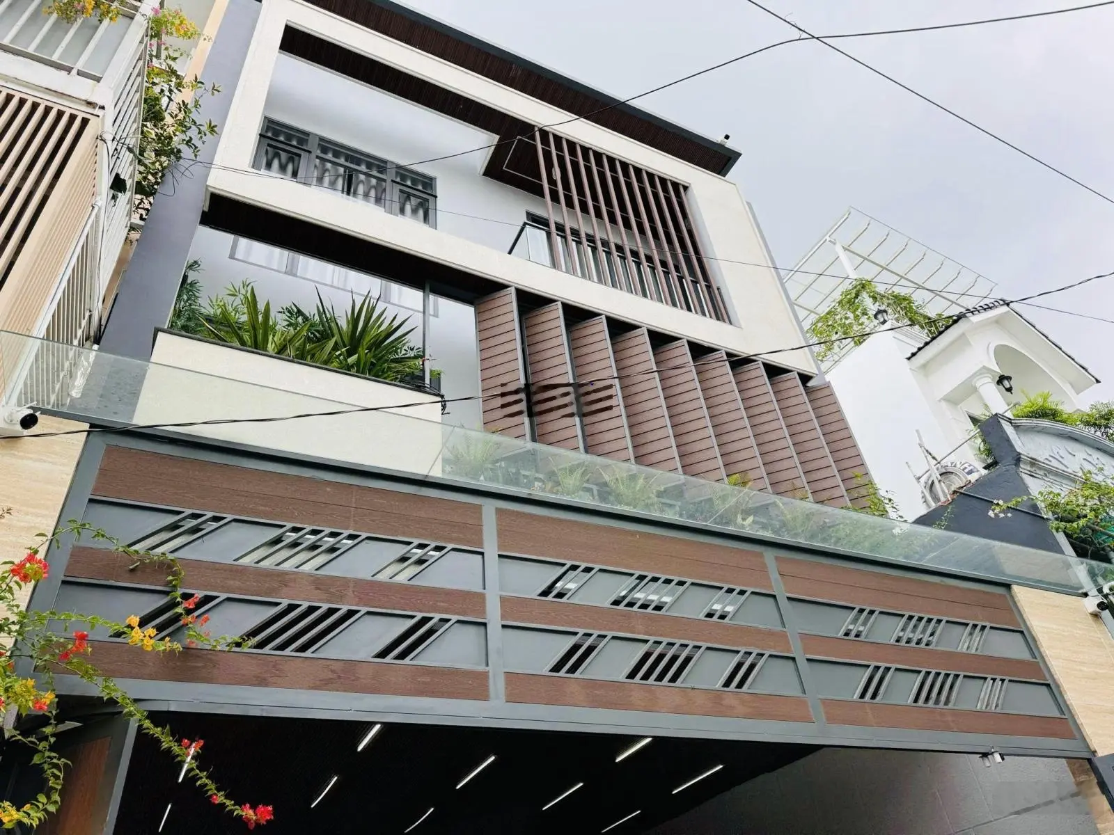 Gấp Bán Nhà Ngay GiGaMail Phạm Văn Đồng DT 140m2,Giá Siêu Tốt