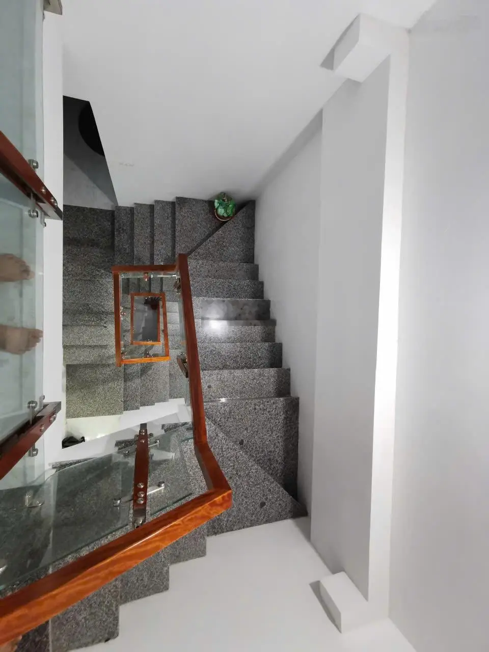 Cần bán nhà gấp gần Vinhomes Thăng Long, cách oto tránh 10m, 46m2, 3 tỷ 45