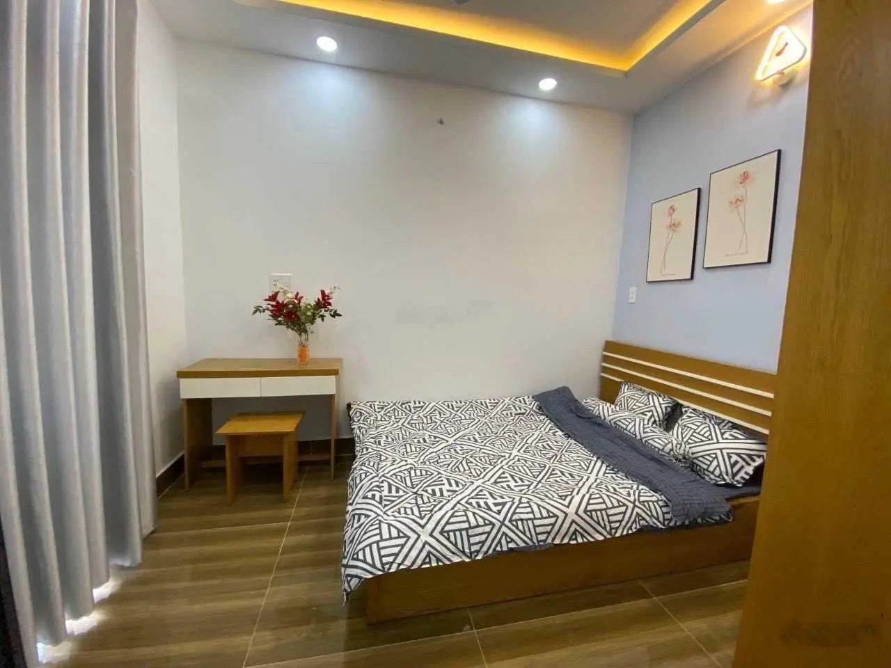 Bán nhà 2 lầu, hẻm 1/ ngay chợ Lê Đình Cẩn, P. Tân Tạo, Bình Tân - Giá nhỉnh hơn 2 tỷ