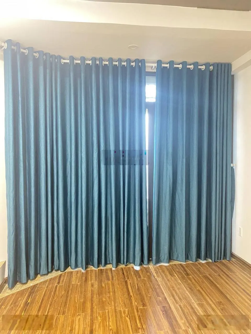 Nhà sát mặt tiền CMT8, Q10, 4.1 x 9.5m nở hậu trệt, 3 lầu. Giá 6,2 tỷ còn bớt
