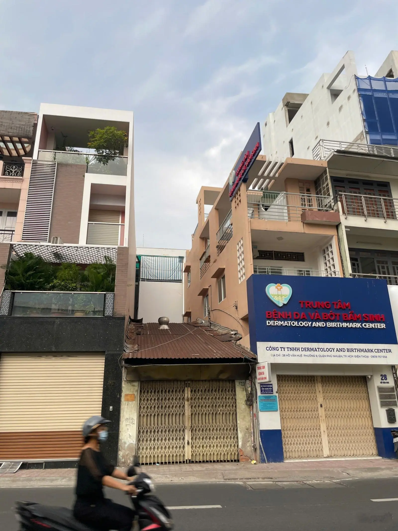 Siêu phẩm Mặt tiền Hồ Văn Huê ngay Hoàng Văn Thụ. Nhà cấp 4, DT 4x20m - sầm uất bậc nhất Phú Nhuận
