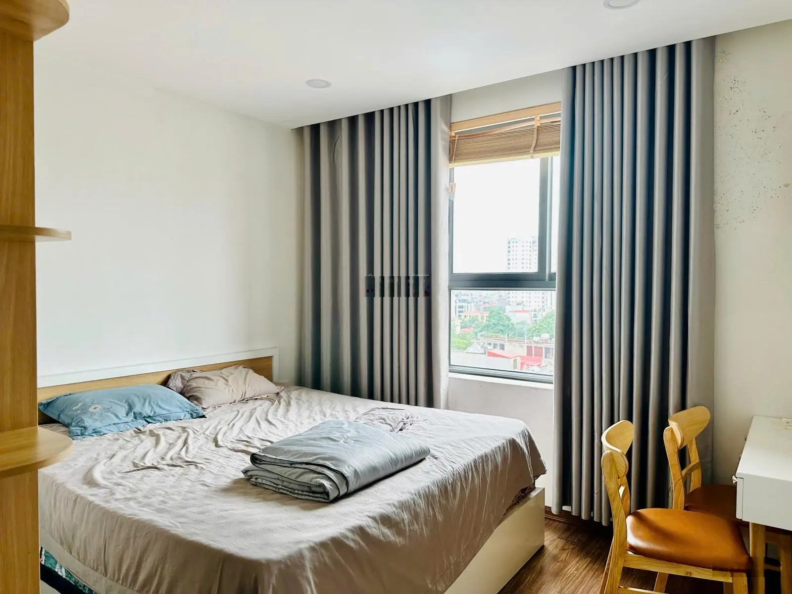 Em cần bán căn 2PN chung cư Royal Park tầng 10, full nội thất, giá hơn 2 tỷ. Lh xem nhà: 0964 093 ***