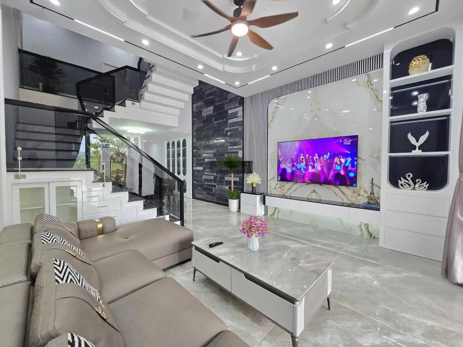 Cần bán nhà thị trấn cần đước, 1,8 tỷ, 80m2, 3 pn, 2 pt pháp lý đầy đủ