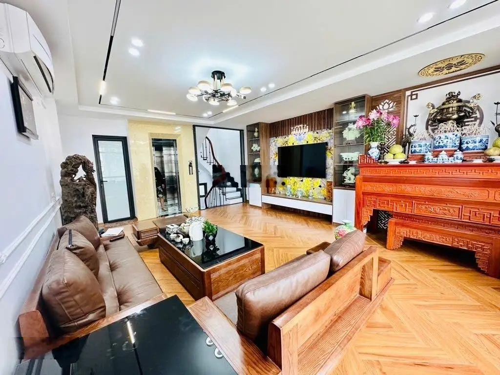 Bán nhà phố cổ ngọc lâm - phân lô thoáng trước sau - ngõ thông - nội thất sang - thang máy xịn s