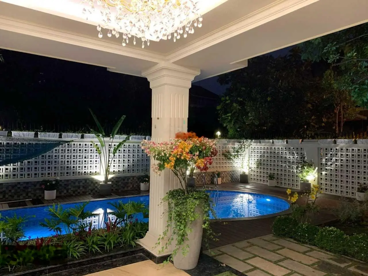 Biệt thự hồ bơi sân vườn khu Compound Villas Thảo Điền Quận 2. Diện tích: 700m2(18x36) trệt 2 lầu