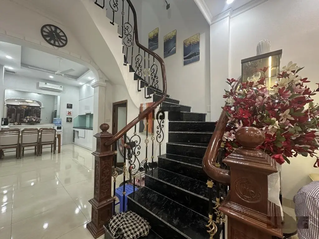 Bán nhà ngõ 32 An Dương, 66m2, 5 tầng, dân xây chắc chắn, ngõ nông, 12 tỷ.