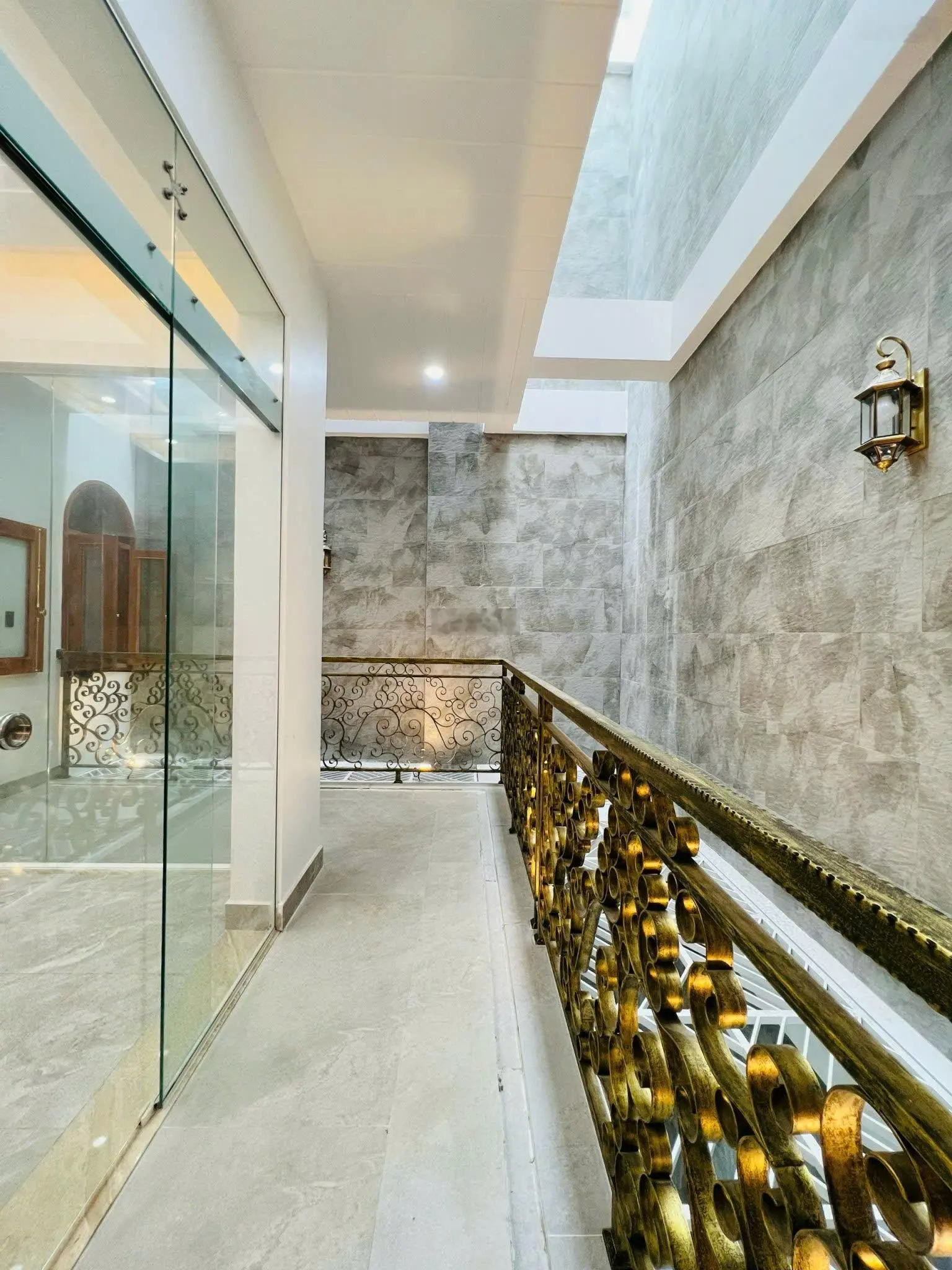 Bán dinh thự 4 lầu diện tích gần 1000m2 mặt tiền kinh doanh đối diện TTTM Emart Phan Huy Ích