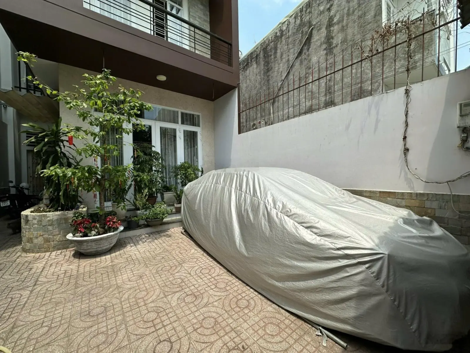 Bán nhà hướng Đông Nam phường Thảo Điền, quận 2 - 6.12mx24.5m vuông vắn, trệt 2 lầu ST - 26 tỷ TL