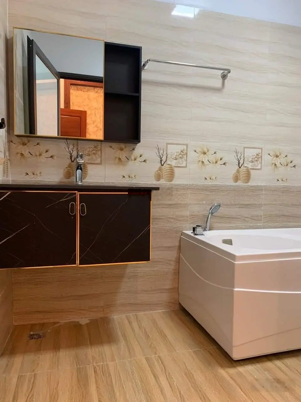 0919 662 *** chính chủ gửi bán nhà 5 tầng, khu đô thị An Phú. DT 67,5m2 mặt tiền 4,5m. Hướng Bắc