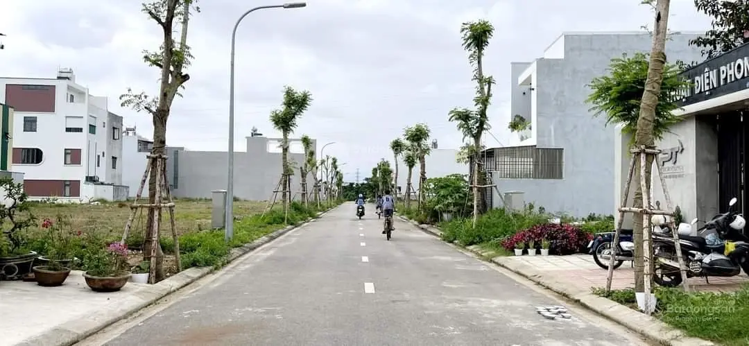 Chính chủ lô hướng đông 125m2 sạch đẹp trục chính 24m giá siêu tốt