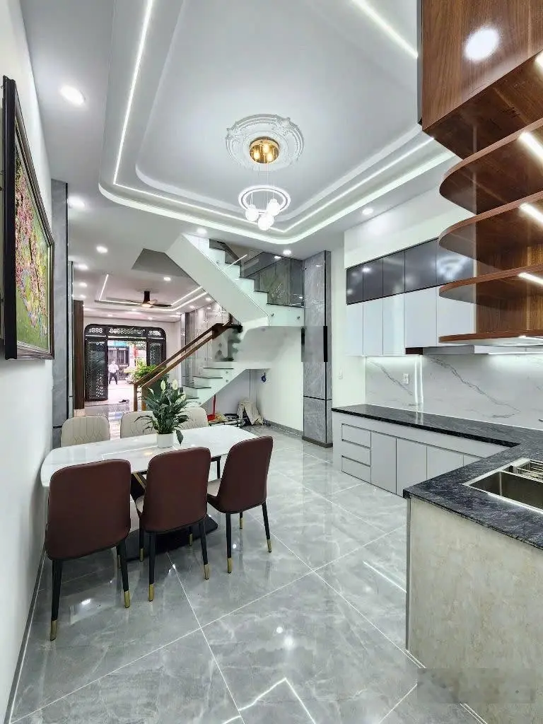 Nhà gần Sài Gòn: 4,6 tỷ, nhà 1 trệt 2 lầu đầy đủ nội thất KDC gần trung tâm y tế Dĩ An, TP. Dĩ An