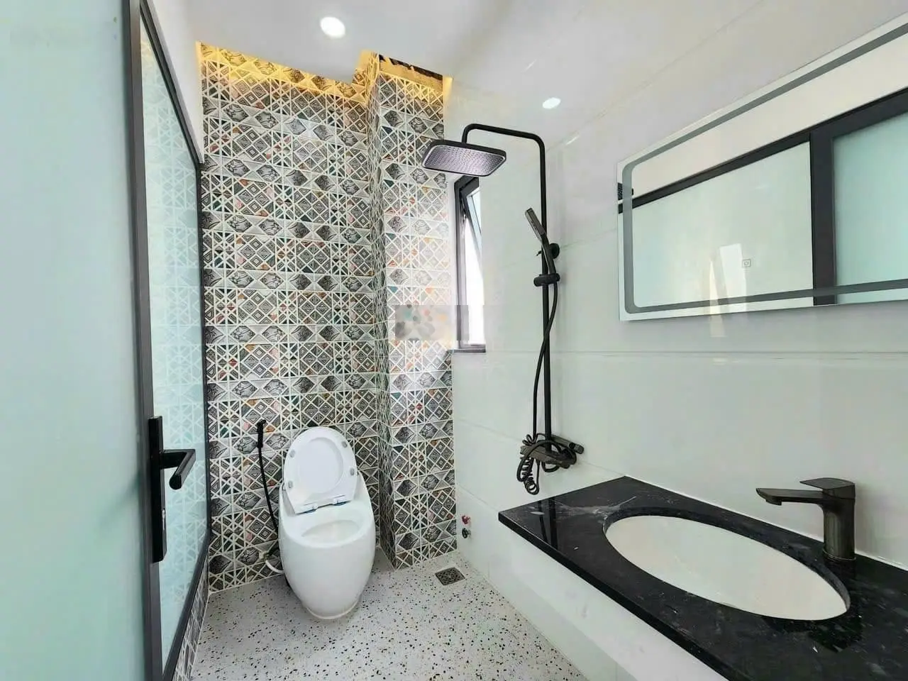 Về quê dưỡng già bán căn ngay trung tâm q10 CMT8 3 tầng chỉ 3tỷ2 dọn vào ở ngay nhà đẹp vuông vức