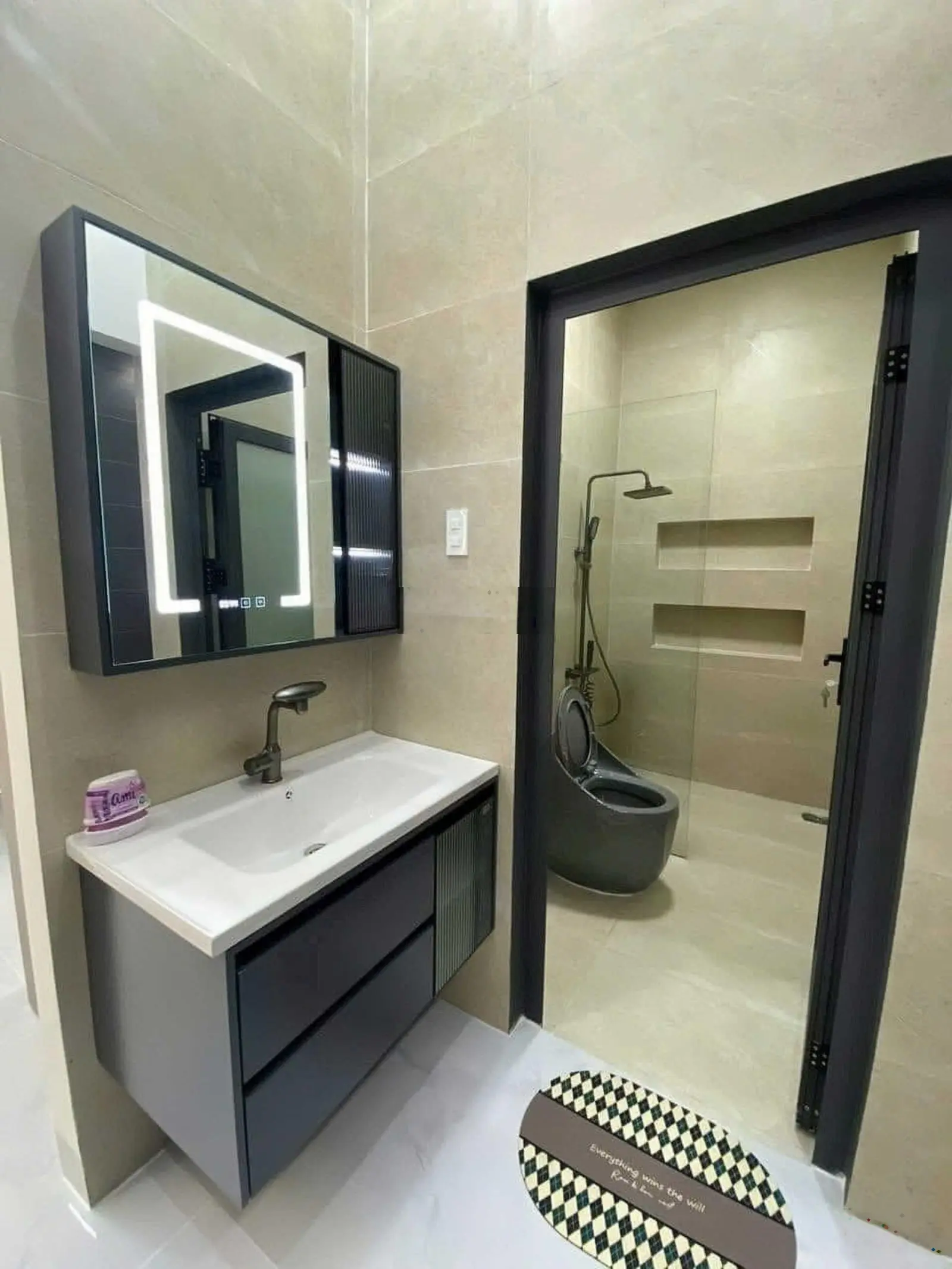 Cắt lỗ 300 triệu nhà mặt tiền chợ Bình Chánh 110m2 giá ngộp sổ hồng riêng
