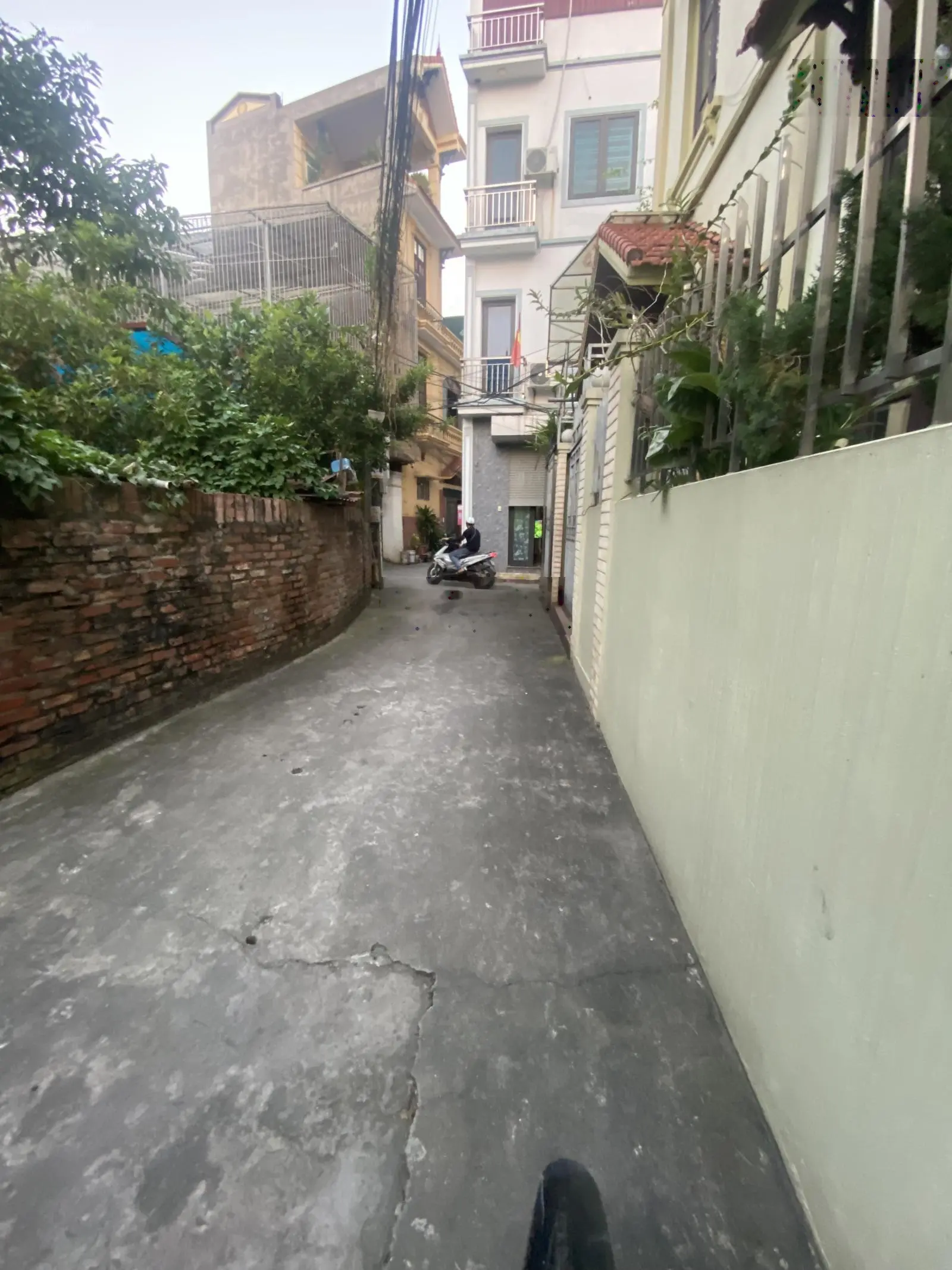 Nhà Bát Khối Long Biên gần hồ ô tô đỗ cửa do nhu cầu cần tiền chủ hạ bán nhanh với 4.75 tỷ
