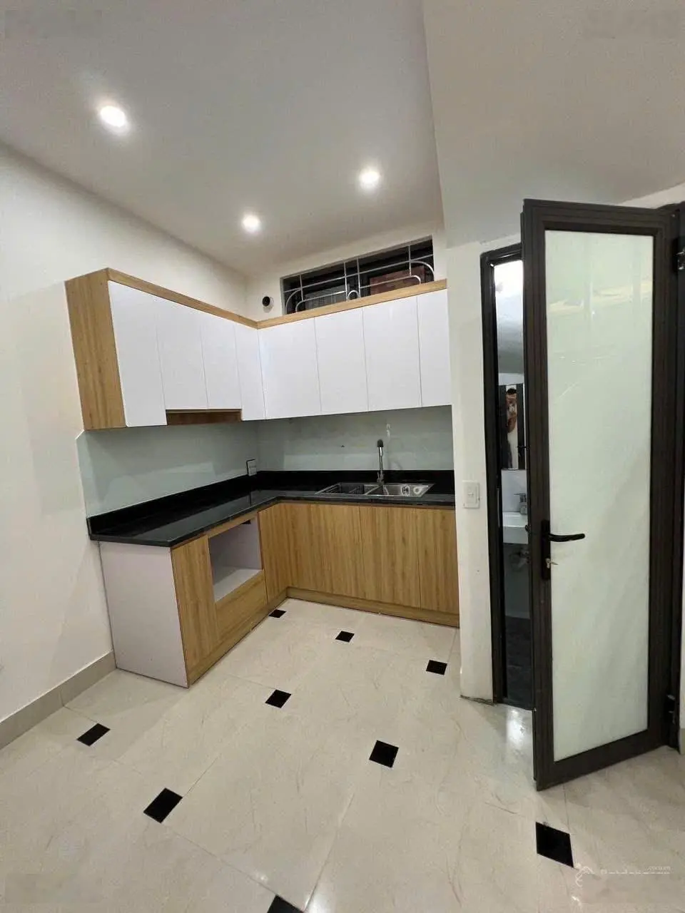 Bán nhà Thạch Bàn 30m2 x 5 tầng, gần đường oto, eaon, chung cư quân đội Thạch Bàn, 4,2 tỷ ở ngay