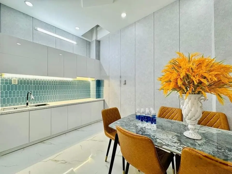 Bán nhà 2 lầu - sân phơi, cách mặt tiền liên Khu 4 - 5 khoảng 20m (SHR). Giá: 1 tỷ 880 TL