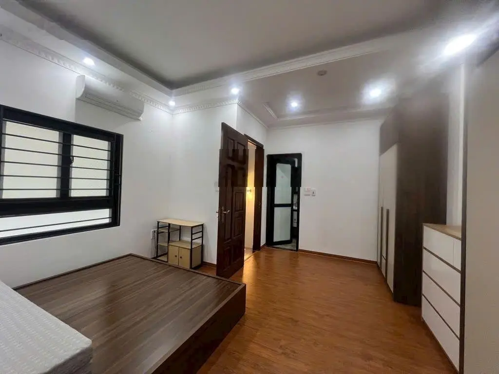 Bán nhà Long Biên-5 phút sang phố-oto đỗ cổng full nội thất-hạ tầng phát triển đồng bộ-ở sướng