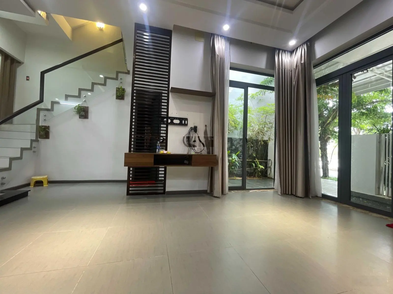 Bán nhà Ngọc Bảo Viên - Trương Quang Cận - đối diện bờ hồ