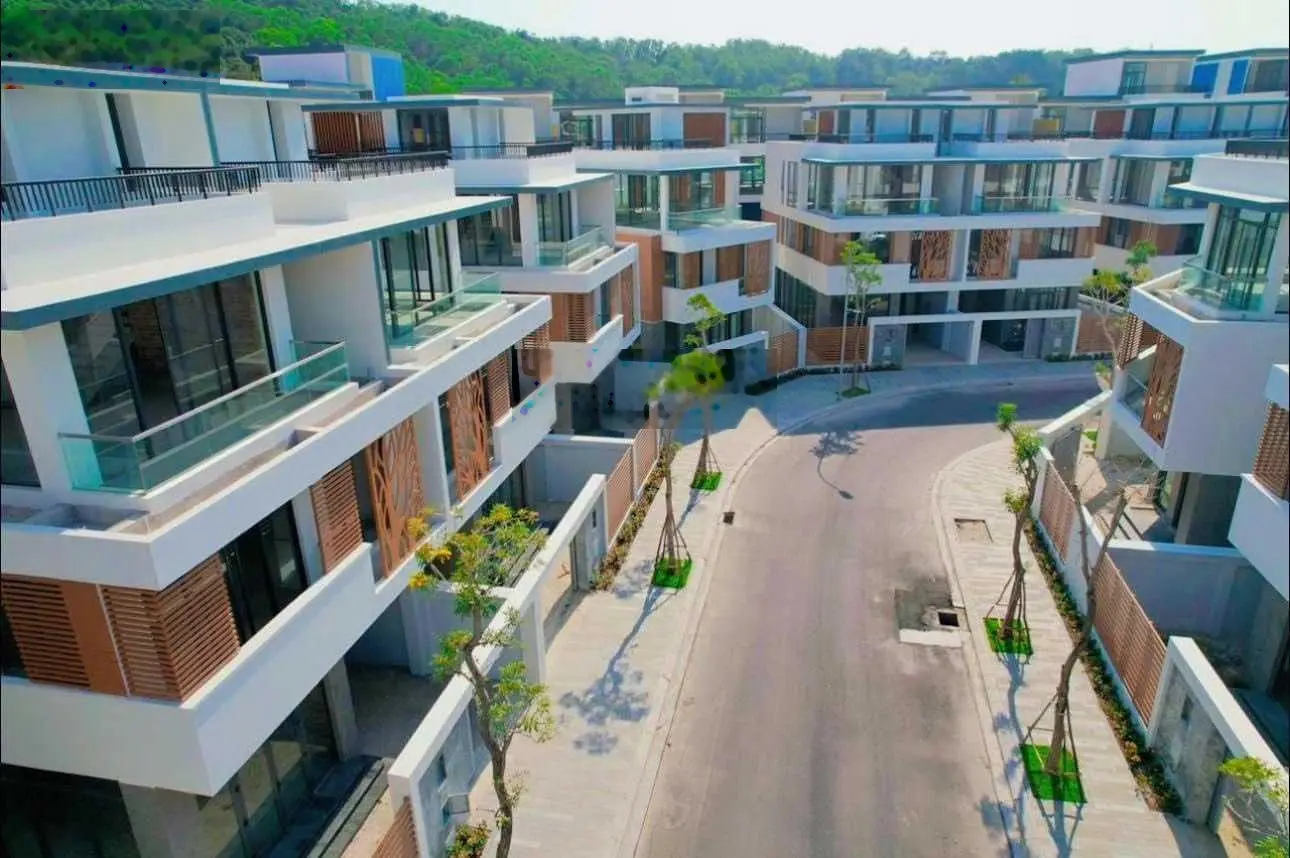 Bán biệt thự Phú Quốc cách Bãi Trường 300m - giá chỉ 24,5 tỷ - sở hữu lâu dài