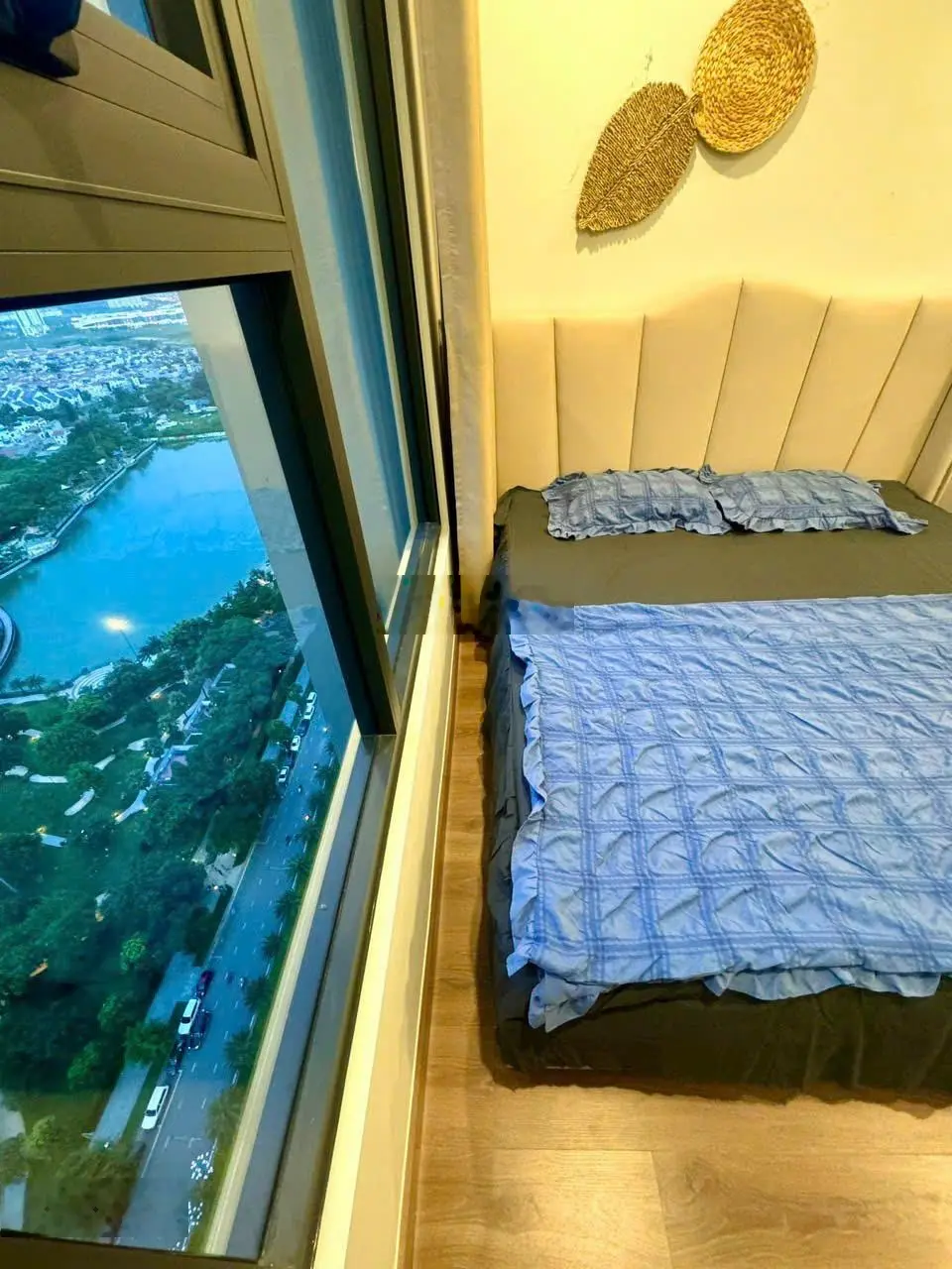 Chính chủ gửi bán căn Studio phân khu Tonkin, DT 30m2, View thoáng mát, nội thất Luxury