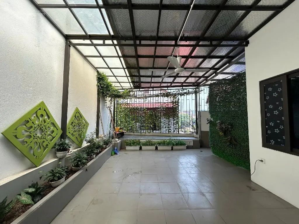 Mặt phố - Đào Xuyên, 180m2 nhà đẹp - 2 tầng, kinh doanh sầm uất - Vỉa hè to - Ô tô tránh - MT 8m