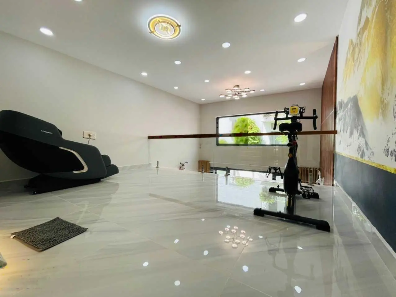 Bán gấp nhà 1 trệt 3 lầu 100m2, MT kinh doanh buôn bán được. 2.5 tỷ. Lh 0394 000 *** em Oanh